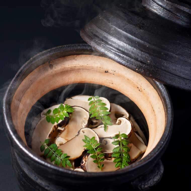 松茸の土鍋ご飯